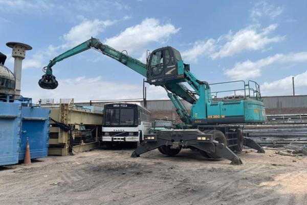 Manipulador de Chatarra Kobelco HK-350