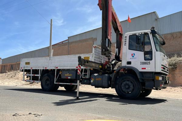 Camión Iveco con Grúa Palfinger